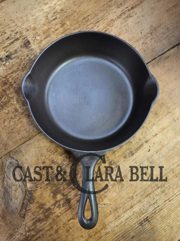 Elegant and hard working. You have to try one of these early 1900’s Lodge #5 Cast Iron Skillets Single Notch Raised 8
