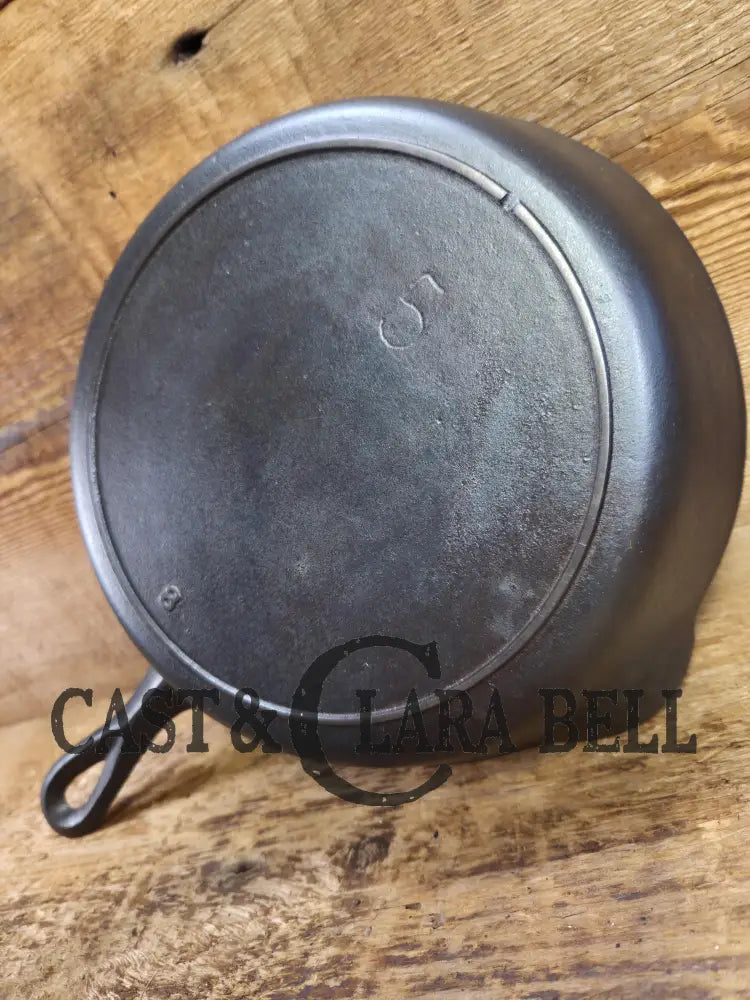 Elegant and hard working. You have to try one of these early 1900’s Lodge #5 Cast Iron Skillets Single Notch Raised 8