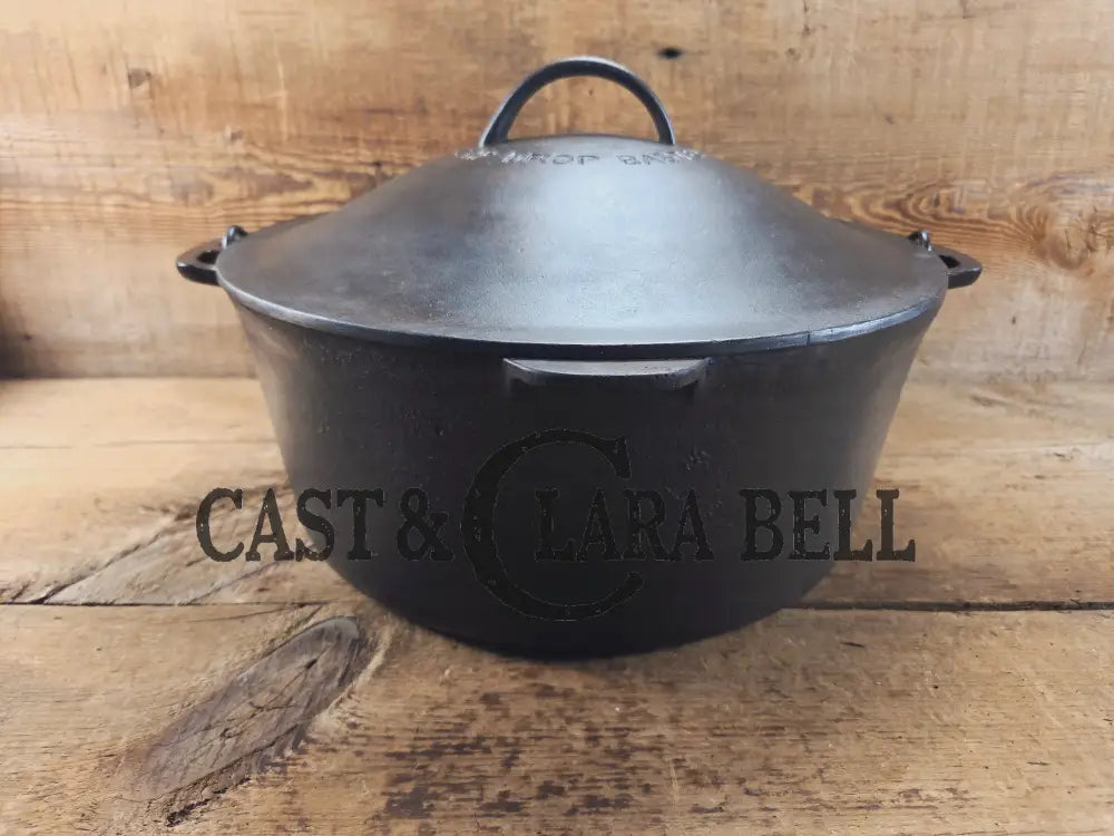 Enormous and almost Mint! 1900-30 #10 Wagner Drip Drop Roaster Dutch Oven w sawtooth style Lid. Dutch Ovens Trivets &