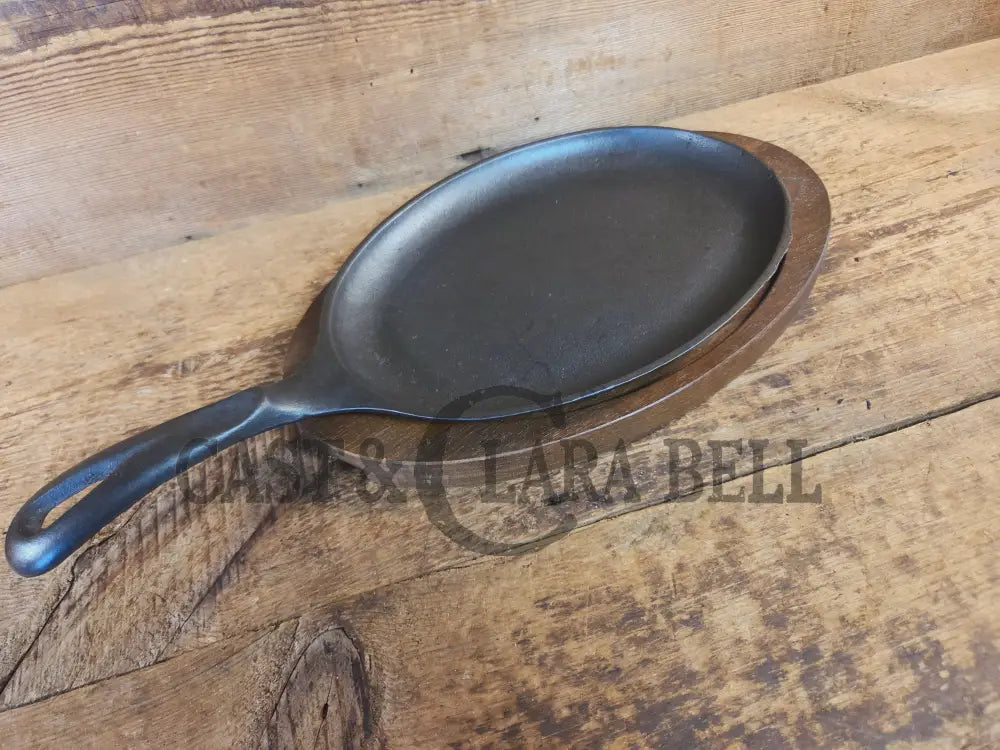 Fajitas AND a COOL presentation trivet. Unique gift idea Wagner Ware Cast Iron Sizzle Server 1095 - Skillet