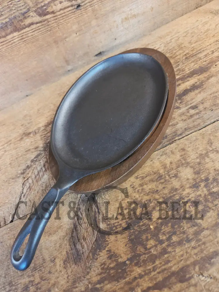 Fajitas AND a COOL presentation trivet. Unique gift idea Wagner Ware Cast Iron Sizzle Server 1095 - Skillet