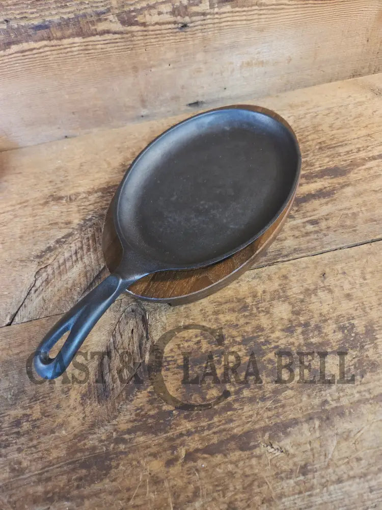 Fajitas AND a COOL presentation trivet. Unique gift idea Wagner Ware Cast Iron Sizzle Server 1095 - Skillet