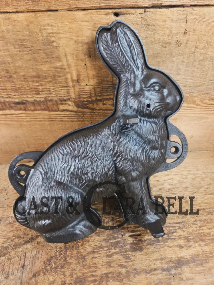 Fantastic for Christmas Spring or Easter! #898 Griswold Bunny Cake Mold ready to use! Bakeware