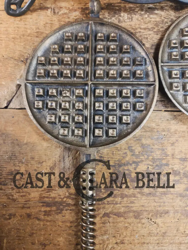 For the eclectic enthusiast!! 1920βs Griswold #8 Waffle Iron 885/886 with Matching Low Base 975. Plated paddles Black