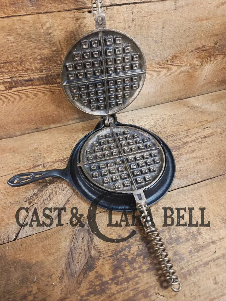 For the eclectic enthusiast!! 1920βs Griswold #8 Waffle Iron 885/886 with Matching Low Base 975. Plated paddles Black