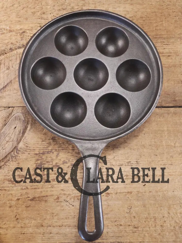 Fun to cook with! 1930’s Griswold No. 32 Aebleskiver 7 cup p/n 962 Variation 7. Great for Poached eggs! Restored Ready