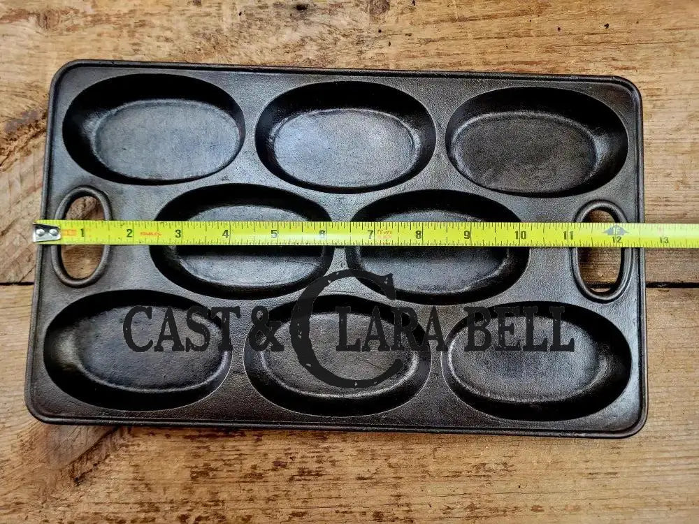 Gorgeous. 1900’s Bridge Beach & Company #2 oval style gem pan. perfect for oval shaped desserts biscuits and cornbread.