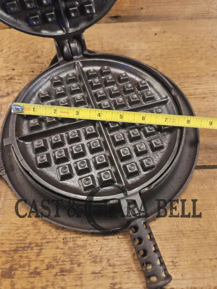 GORGEOUS! 1920’s Griswold #8 Waffle Iron 885/886 with Matching Low Base 975. Ready to make crispy waffles! Waffle Iron