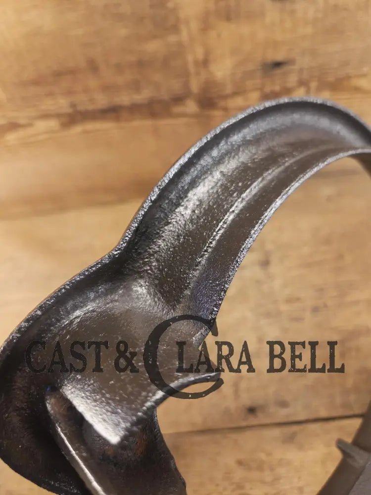 GORGEOUS! 1920โs Griswold #8 Waffle Iron 885/886 with Matching Low Base 975. Ready to make crispy waffles! Waffle Iron