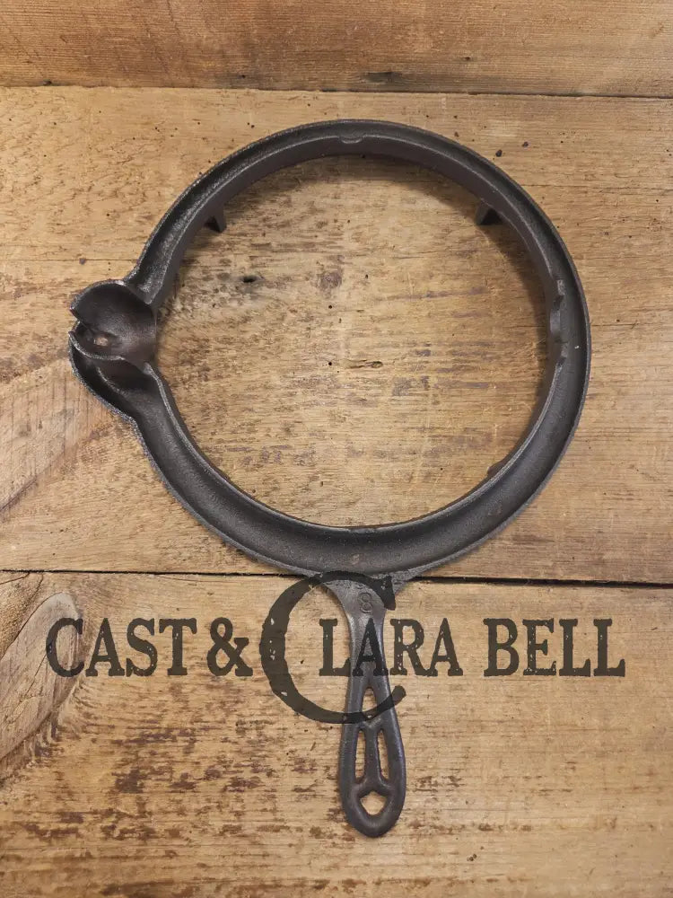 GORGEOUS! 1920โs Griswold #8 Waffle Iron 885/886 with Matching Low Base 975. Ready to make crispy waffles! Waffle Iron