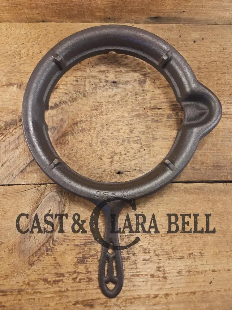 GORGEOUS! 1920โs Griswold #8 Waffle Iron 885/886 with Matching Low Base 975. Ready to make crispy waffles! Waffle Iron