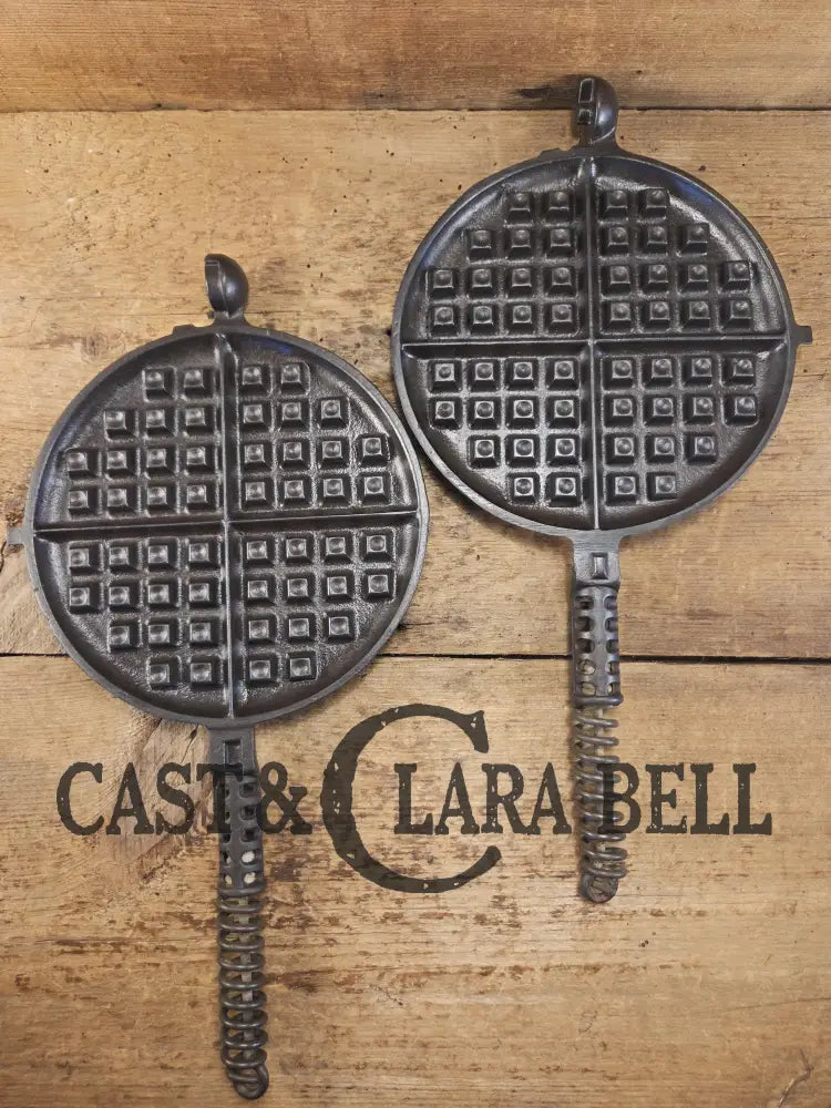 GORGEOUS! 1920โs Griswold #8 Waffle Iron 885/886 with Matching Low Base 975. Ready to make crispy waffles! Waffle Iron