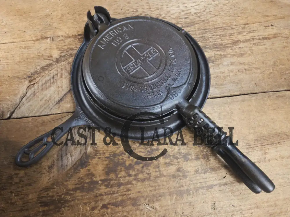 GORGEOUS! 1920’s Griswold #8 Waffle Iron 885/886 with Raised letter Low Base 975 and wood handles. Ready to make crispy