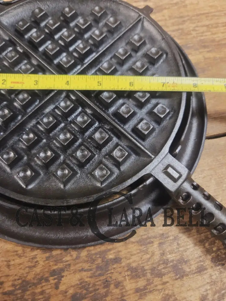 GORGEOUS! 1920’s Griswold #8 Waffle Iron 885/886 with Raised letter Low Base 975 and wood handles. Ready to make crispy
