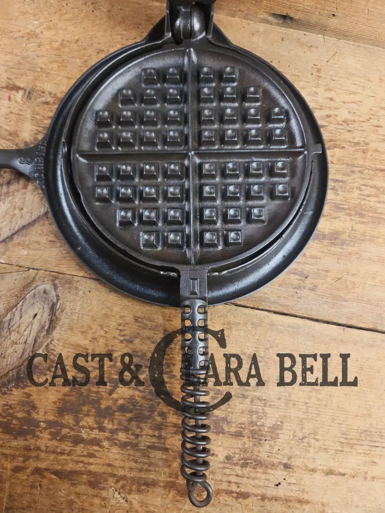 GORGEOUS! 1920βs Griswold #8 Waffle Iron 885/886 with Raised letter Low Base 975. Ready to make crispy waffles! Waffle