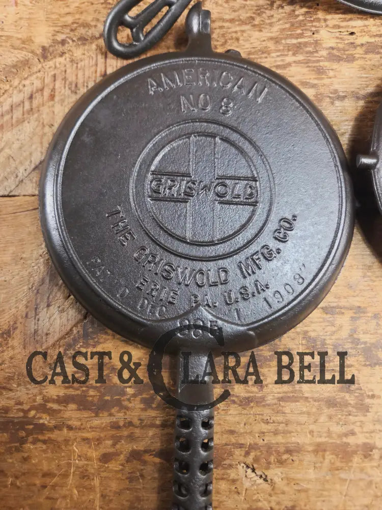 GORGEOUS! 1920βs Griswold #8 Waffle Iron 885/886 with Raised letter Low Base 975. Ready to make crispy waffles! Waffle