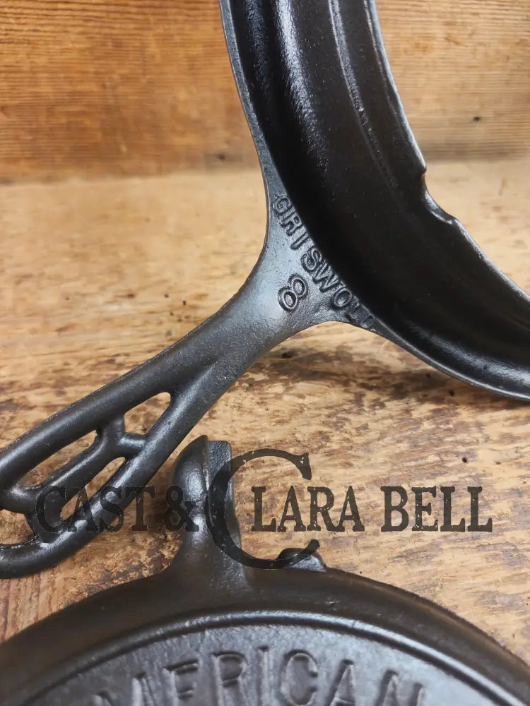 GORGEOUS! 1920βs Griswold #8 Waffle Iron 885/886 with Raised letter Low Base 975. Ready to make crispy waffles! Waffle