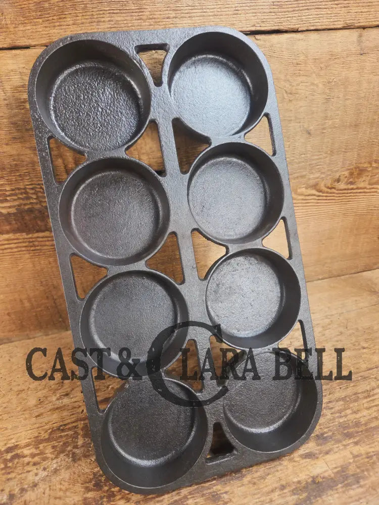 Gorgeous! 1920βs Griswold No. 8 Muffin Pan 8 cup 946. Raised letter underside Variation 1 Rarity 3 Bakeware