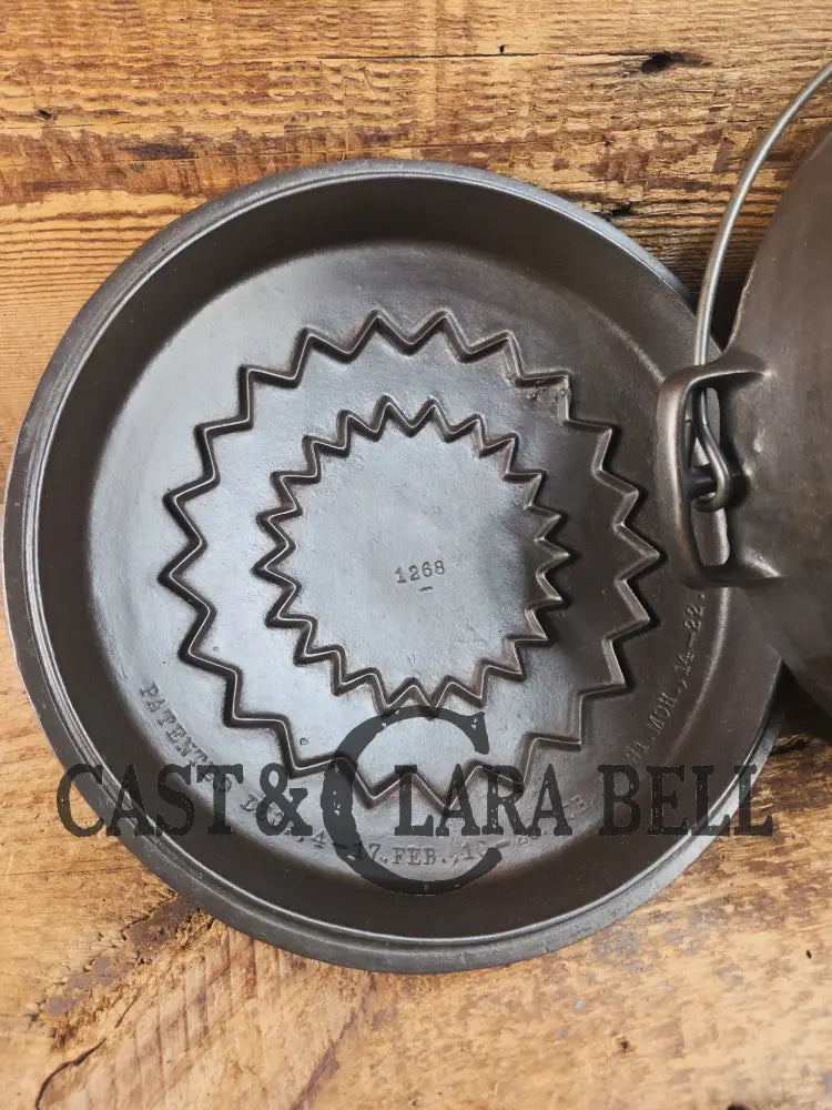 Gorgeous. 1920’s Wagner #8 1268 Dutch Oven round roaster with Fully Marked and Raised Letter Drip Drop Baster Lid!