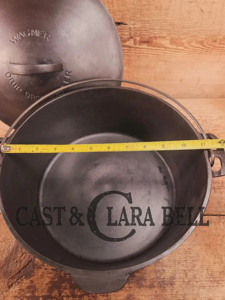 Gorgeous. 1920’s Wagner #9 Dutch Oven round roaster with Turtle Top Style Sawtooth Baster Lid Dutch Ovens Trivets &