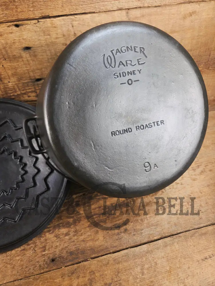 Gorgeous. 1920βs Wagner #9 Dutch Oven round roaster with Turtle Top Style Sawtooth Baster Lid Dutch Ovens Trivets &
