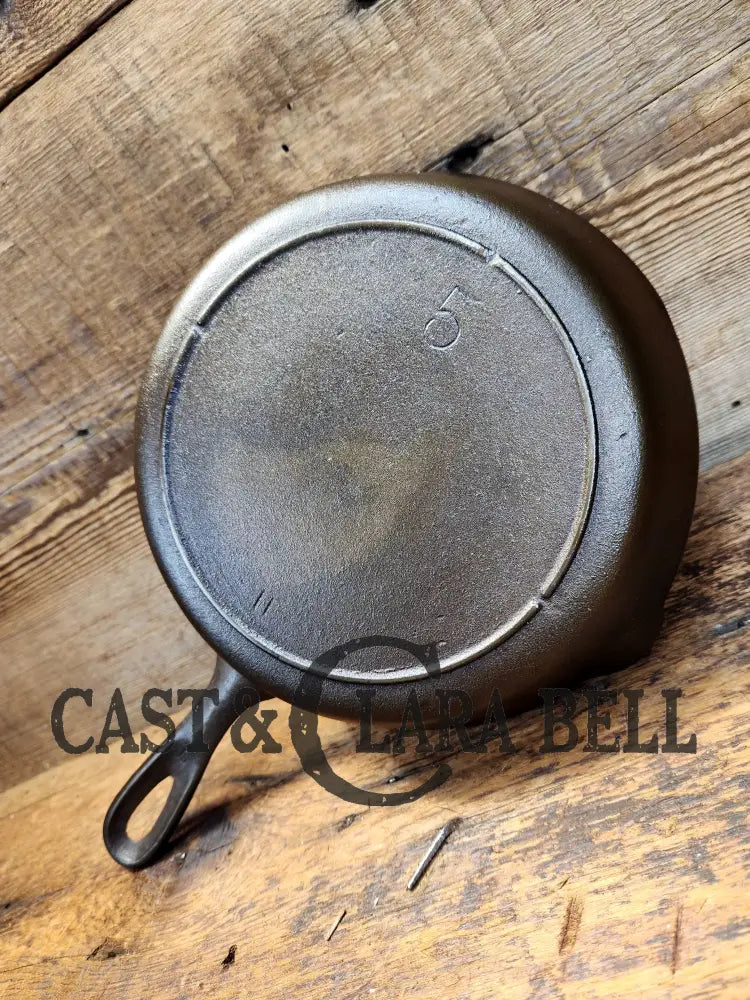 Gorgeous 1930’S Era Lodge #5 Skillet With 3 Notch Heat Ring And L Two Slash Markings At 6