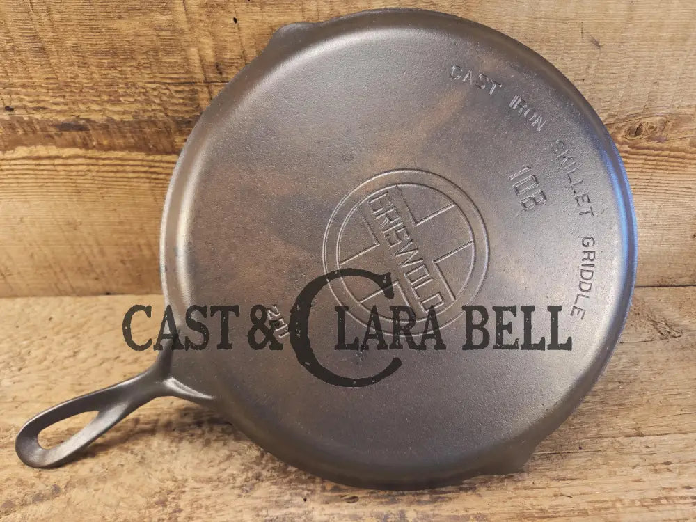 GORGEOUS! 1930’s Griswold #108 Skillet Griddle Large block logo c/n 201. Great for everyday flat iron. Griddle