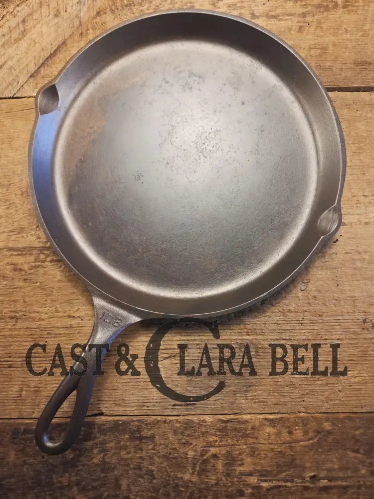 GORGEOUS! 1930’s Griswold #108 Skillet Griddle Large block logo c/n 201. Great for everyday flat iron. Griddle