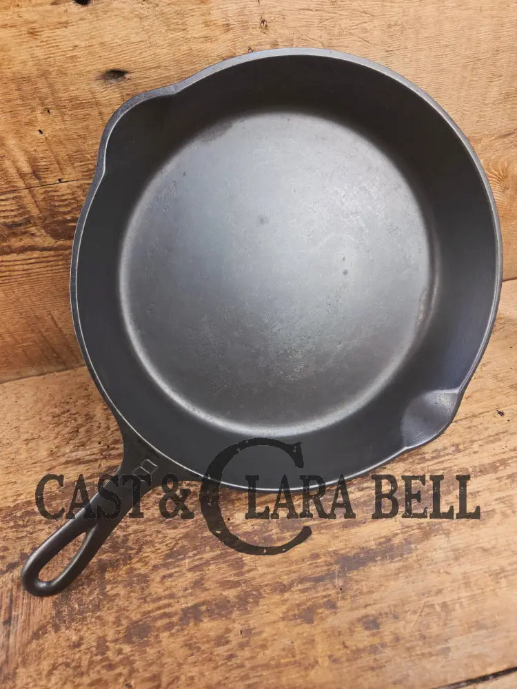 Gorgeous. 1930’s Griswold #8 Cast Iron Skillet with Large Block Logo 704 Skillet