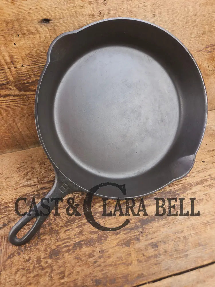 Gorgeous. 1930’s Griswold #8 Cast Iron Skillet with Large Block Logo 704 D Skillet
