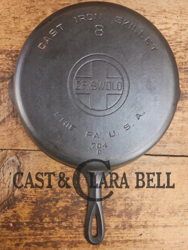 Gorgeous. 1930’s Griswold #8 Cast Iron Skillet with Large Block Logo 704 D Skillet
