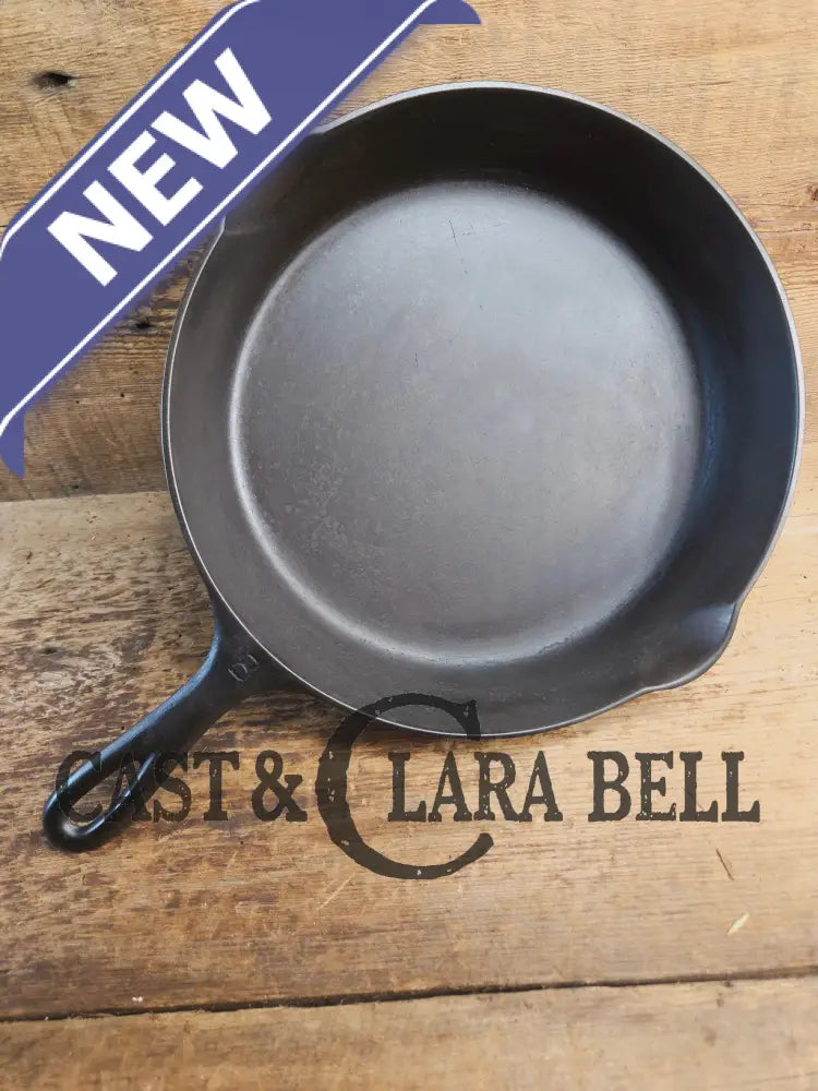 Gorgeous. 1930’s Griswold #8 Cast Iron Skillet with Large Block Logo 704 D Skillet