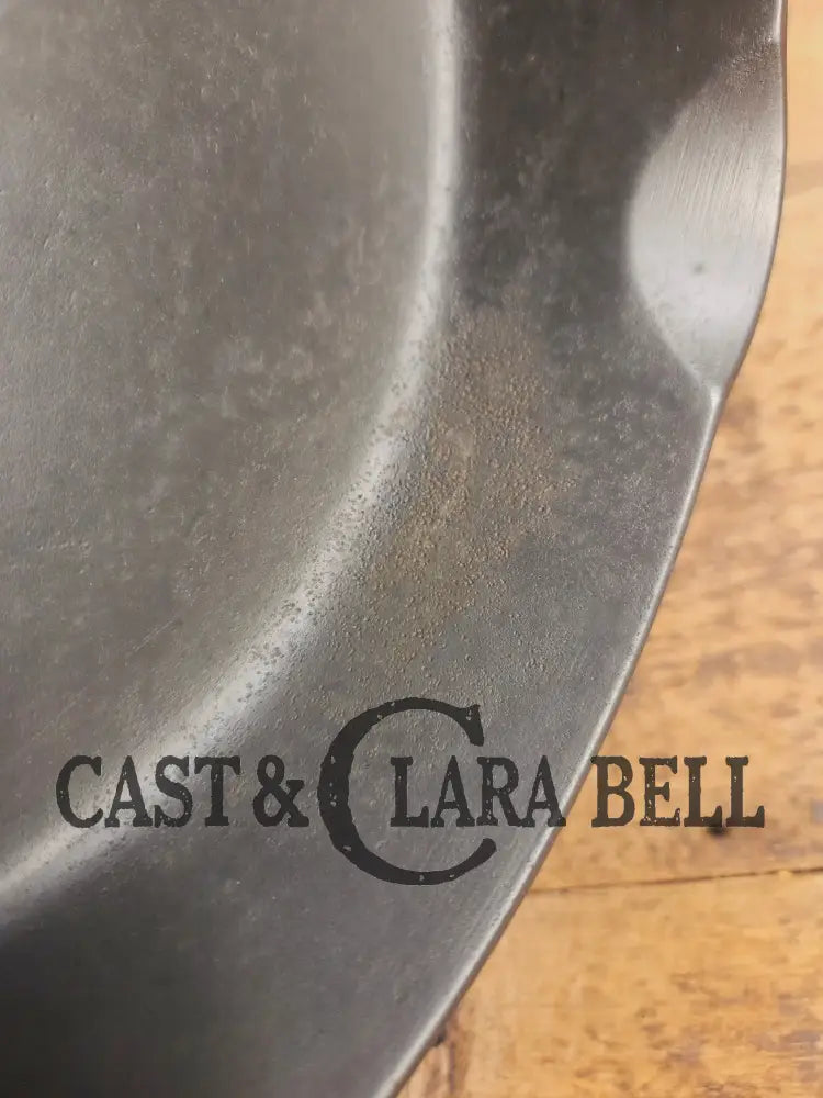 Gorgeous. 1940βs Era Griswold #7 Cast Iron Skillet with Small Block Logo 701 E Skillet