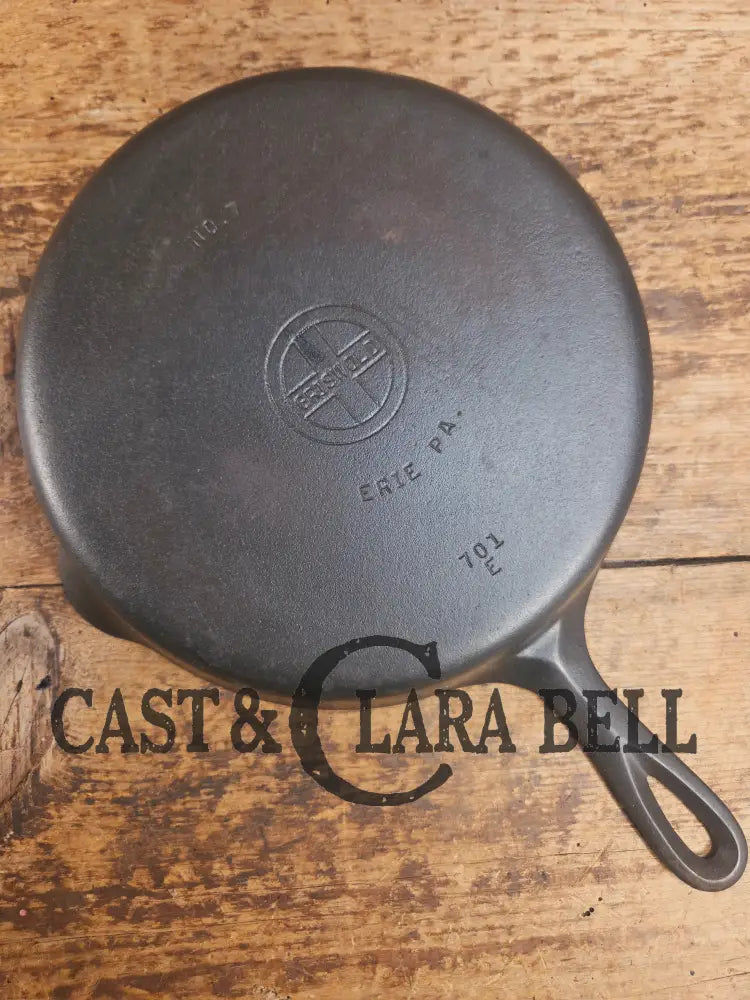 Gorgeous. 1940βs Era Griswold #7 Cast Iron Skillet with Small Block Logo 701 E Skillet