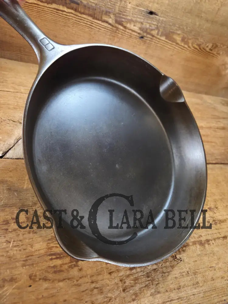 Gorgeous. 1940’s Griswold No. 8 Cast Iron Skillet with Small Block Logo 704 G SC24 Skillet