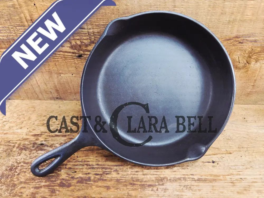 Gorgeous 1940’s Lodge #6 Skillet with 3-Notch Heat Ring. Perfect for the whole family perfect for sauté and sides