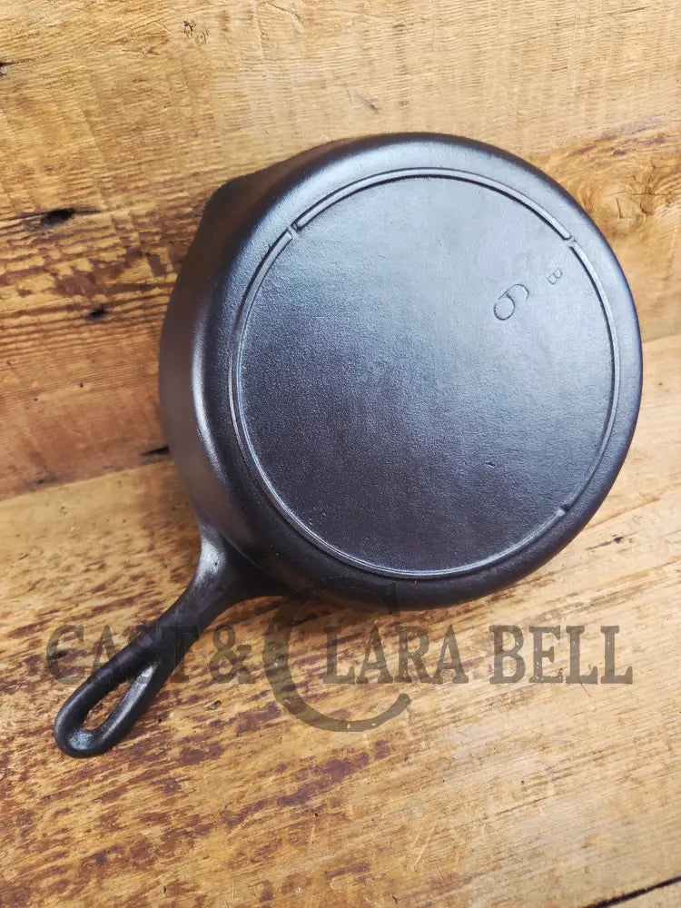 Gorgeous 1940’s Lodge #6 Skillet with 3-Notch Heat Ring. Perfect for the whole family perfect for sauté and sides