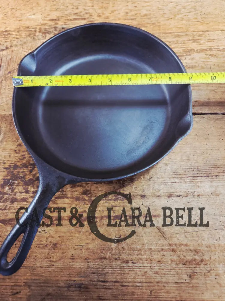 Gorgeous 1940’s Lodge #6 Skillet with 3-Notch Heat Ring. Perfect for the whole family perfect for sauté and sides