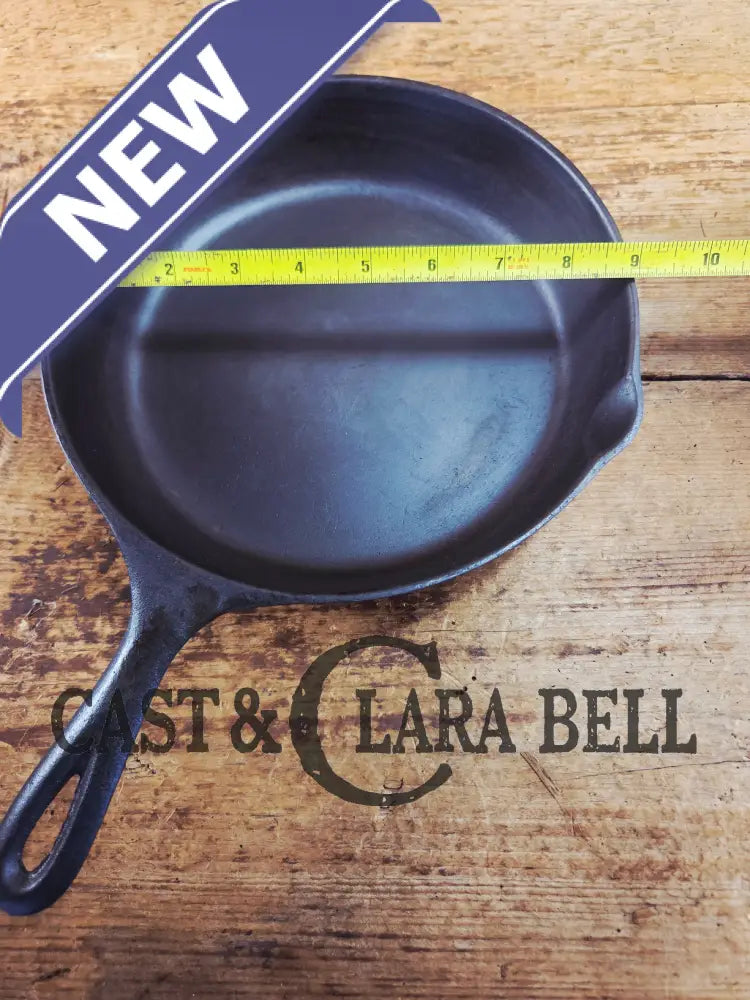 Gorgeous 1940’s Lodge #6 Skillet with 3-Notch Heat Ring. Perfect for the whole family perfect for sauté and sides