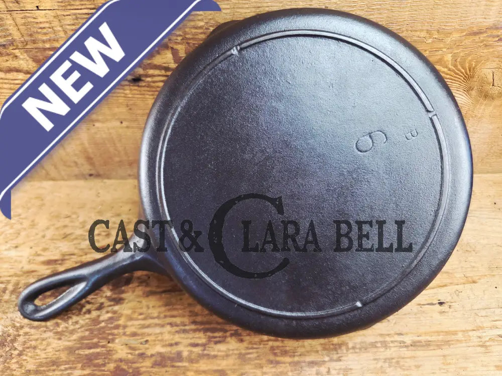 Gorgeous 1940’s Lodge #6 Skillet with 3-Notch Heat Ring. Perfect for the whole family perfect for sauté and sides