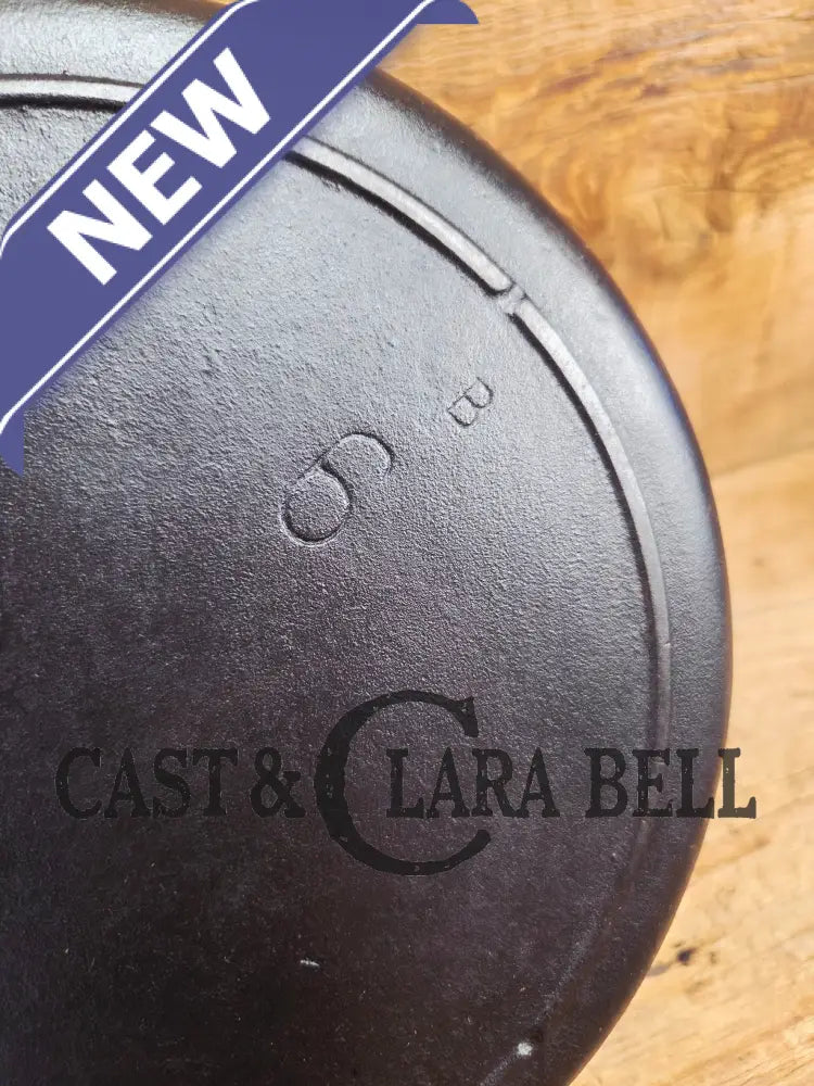 Gorgeous 1940’s Lodge #6 Skillet with 3-Notch Heat Ring. Perfect for the whole family perfect for sauté and sides