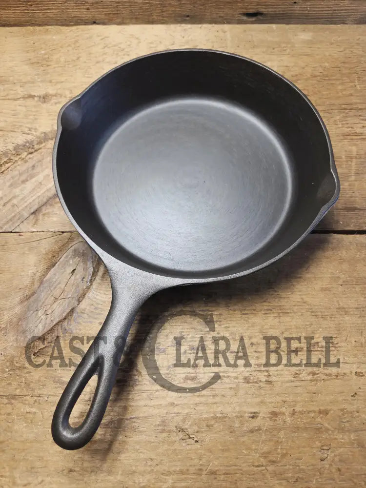 Gorgeous 1940βs Lodge #6 Skillet with 3-Notch Heat Ring. Perfect for the whole family perfect for saute and sides