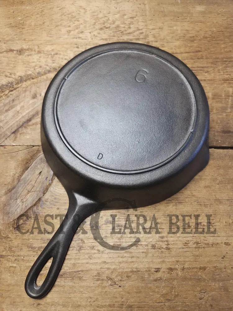 Gorgeous 1940βs Lodge #6 Skillet with 3-Notch Heat Ring. Perfect for the whole family perfect for saute and sides