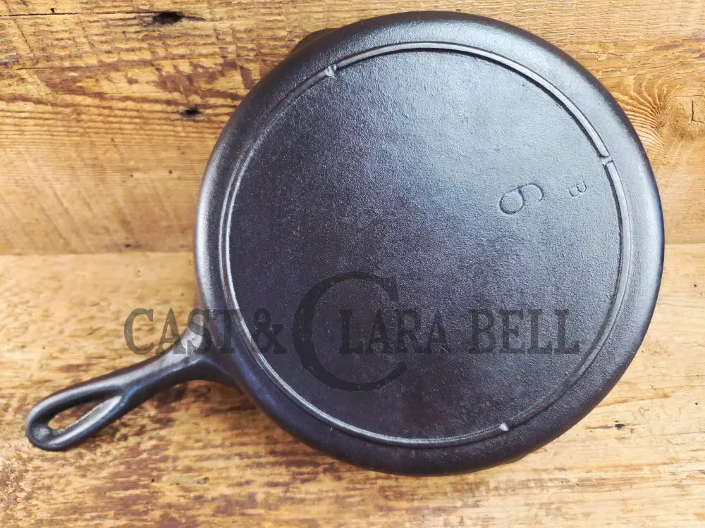 Gorgeous 1940’s Lodge #6 Skillet with 3-Notch Heat Ring. Perfect for the whole family perfect for sauté and sides