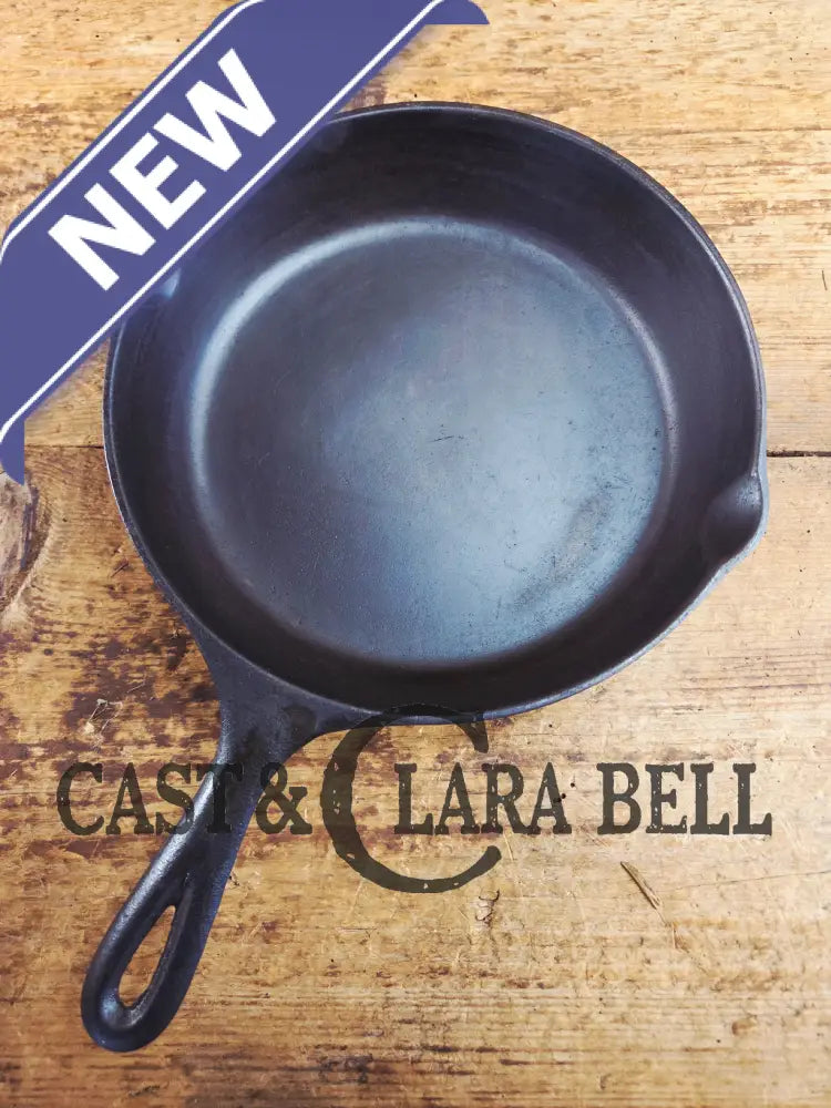 Gorgeous 1940’s Lodge #6 Skillet with 3-Notch Heat Ring. Perfect for the whole family perfect for sauté and sides