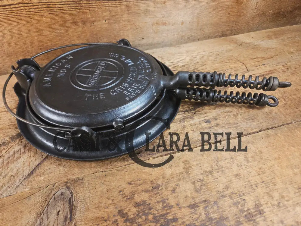 Gorgeous and the biggest made! Hard to Find 1930’s Griswold #9! waffle iron with short base. 316/317 Paddles matching
