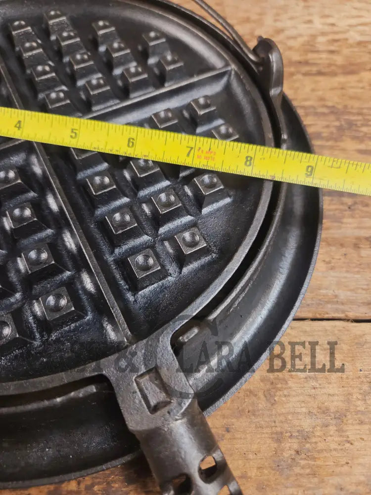 Gorgeous and the biggest made! Hard to Find 1930’s Griswold #9! waffle iron with short base. 316/317 Paddles matching