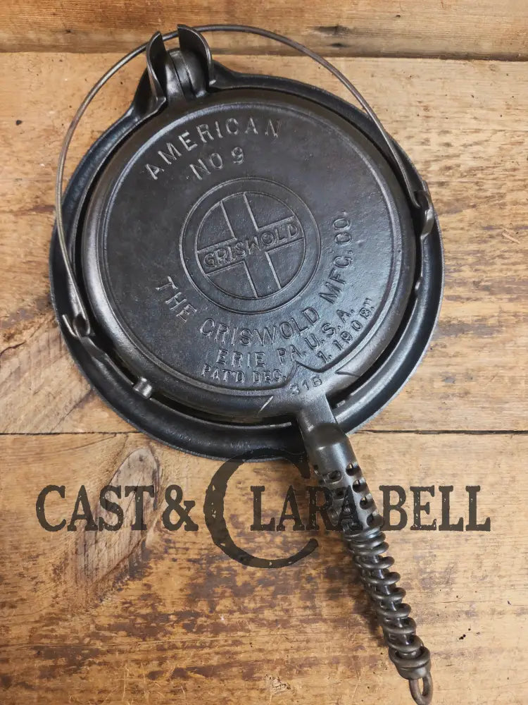 Gorgeous and the biggest made! Hard to Find 1930’s Griswold #9! waffle iron with short base. 316/317 Paddles matching