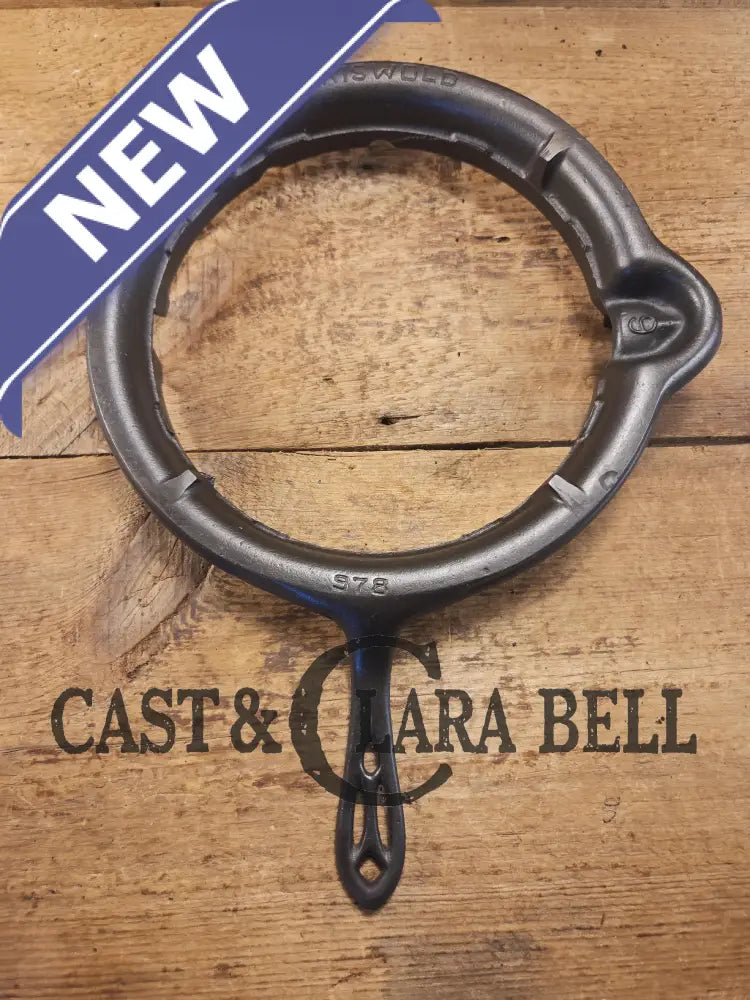 Gorgeous and the biggest made! Hard to Find 1930’s Griswold #9! waffle iron with short base. 316/317 Paddles matching