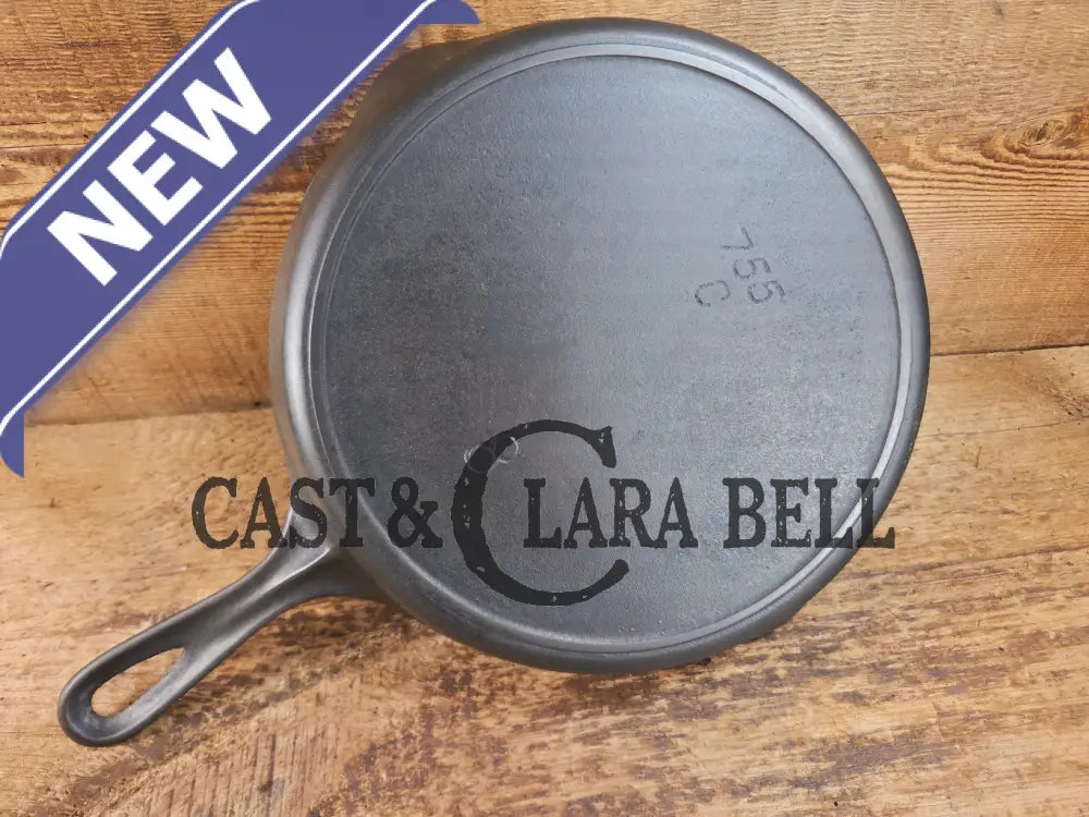 Gorgeous and unique! 1930βs era Griswold #8 Cast Iron Skillet with Heat Ring 755. Similar to the Victor design. Great